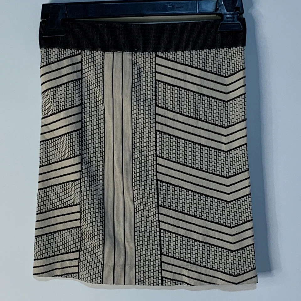 BCBGeneration Geo 无痕针织铅笔迷你裙 XS/S 二手状况完好 8094 — 第 3/4 张图片