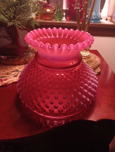 VINTAGE FENTON ART GLASS CRANBERRY OPALESCENT HOBNAIL PIE CRIMP LAMP SHADE