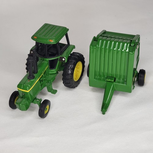 1:64 Vintage Diecast John Deere Farm Toy Scale Tractor With Trailer And Barrell - Picture 2 of 8