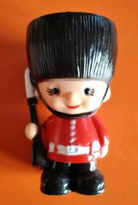 Vintage Retro 70er Eierbecher British Solider Royal Guard Kunststoff Kinder Beefeater 