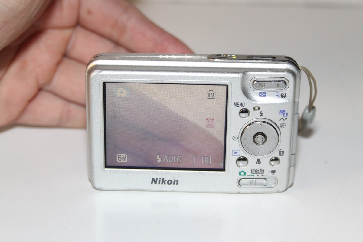 Nikon Coolpix S1 Digital Camera - Silver -for Parts (Flash Doesn't