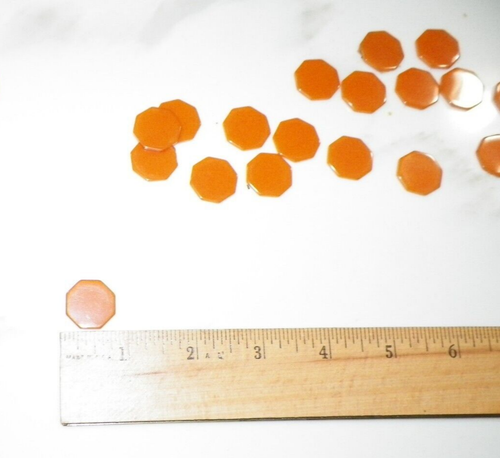 VINTAGE BAKELITE OCTOGON SHAPE GAME CHIPS IN WOODEN CARRIER - Picture 8 of 12