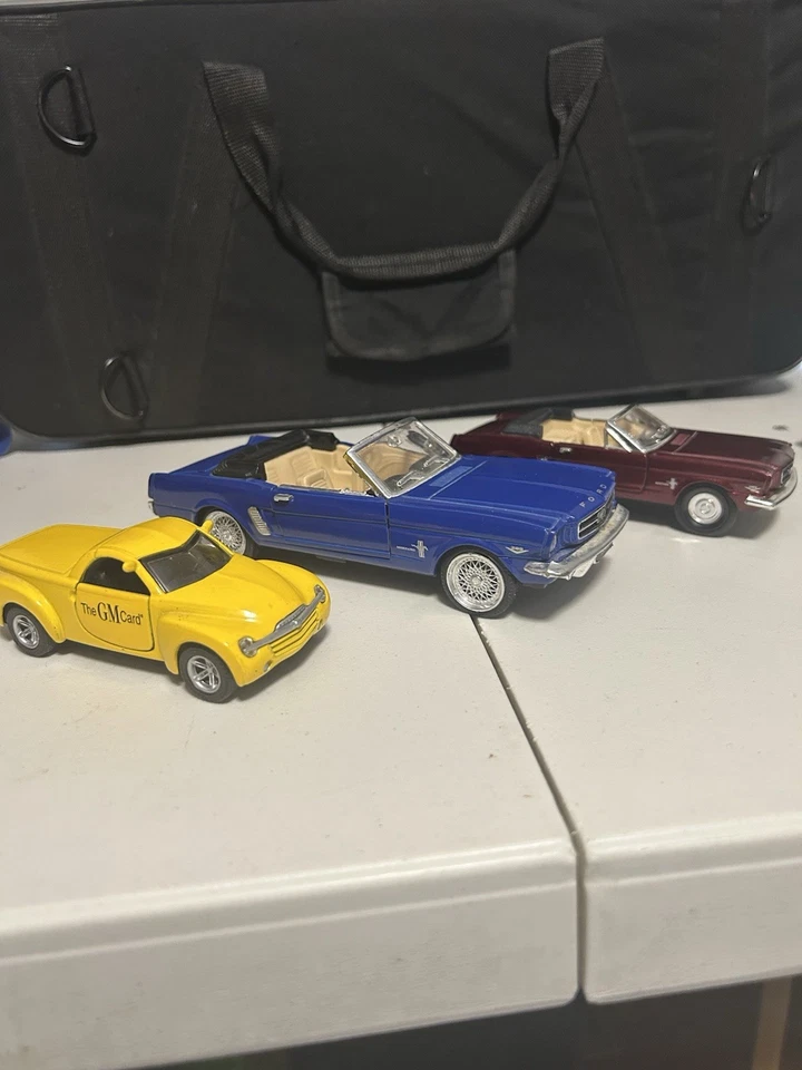 Lot of 3 Diecast Cars - 2 Mustangs From Signatures & 1 Maisto Chevy SSR - Image 2 of 4