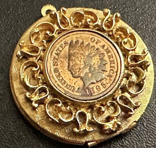 Vintage authentische Royal Gems 1895 SELTENE Indianerkopf Münze in goldfarbenem Medaillon NEU 💎 - Bild 2 von 8