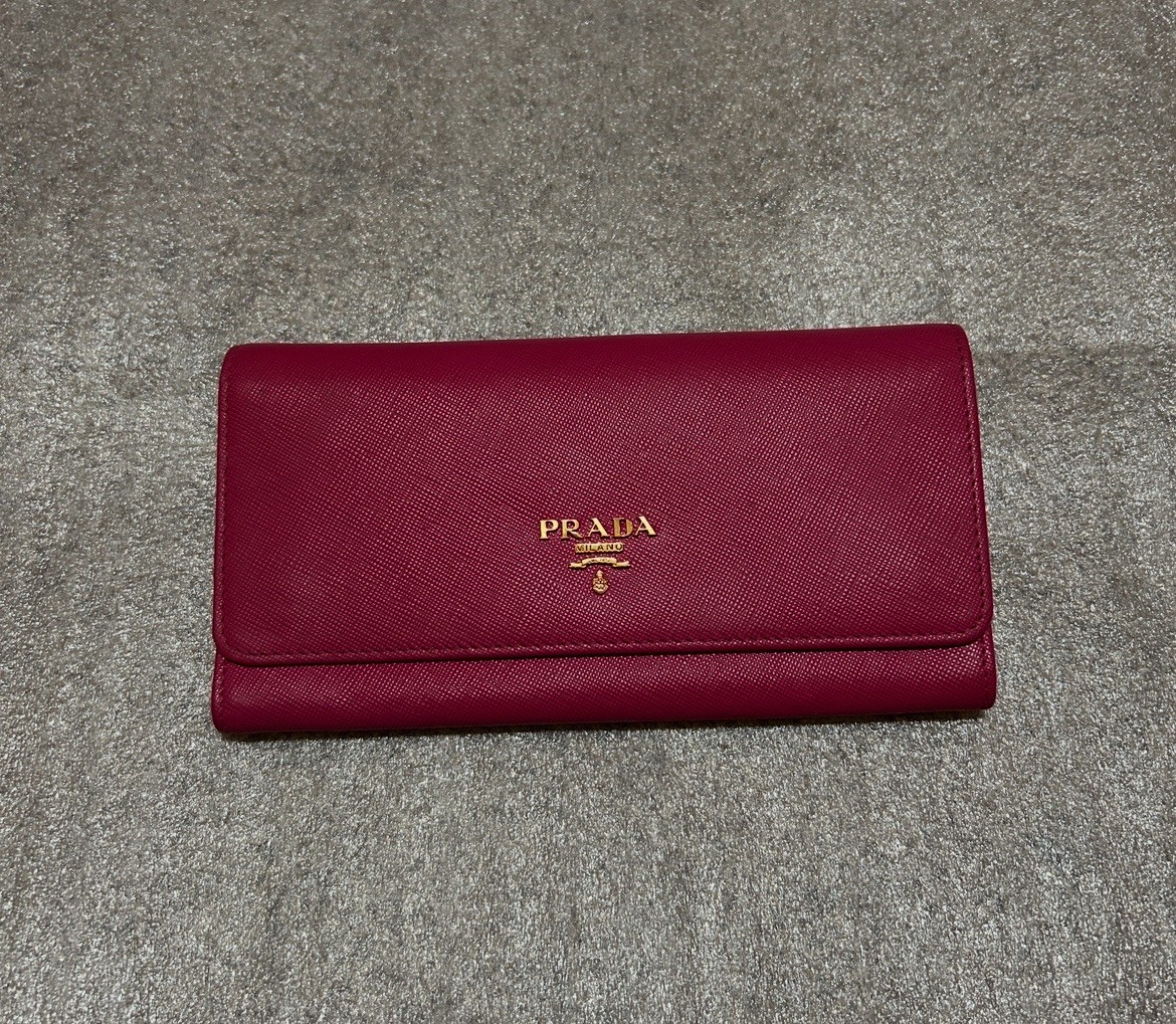 Prada Leather Wallet for Men and Women – Stylish & Luxurious-image