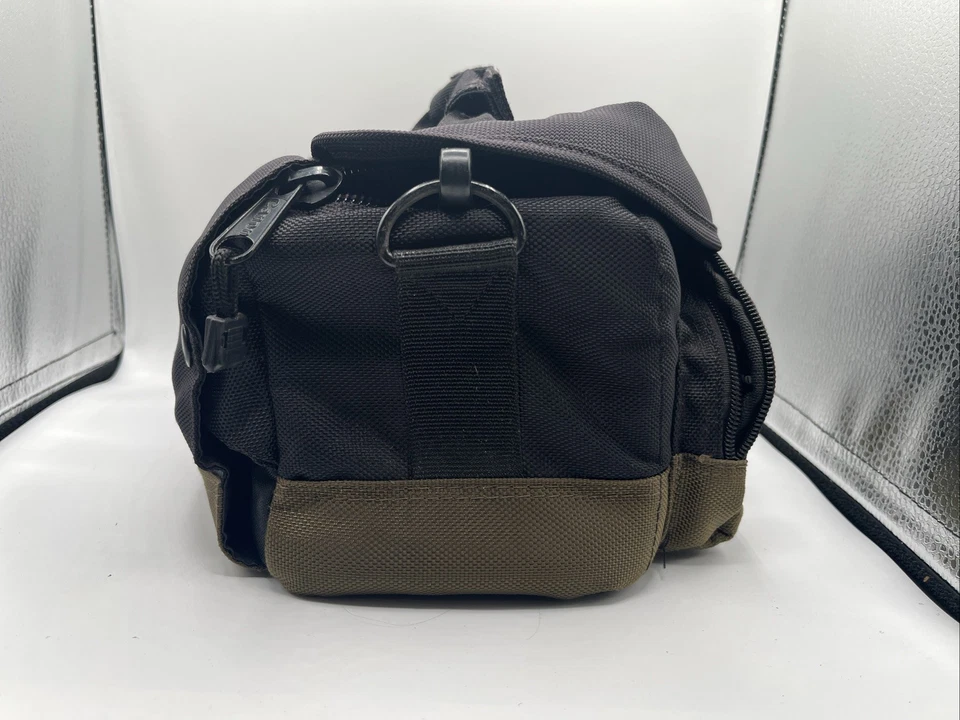 Canon Camera Bag W/ Shoulder Strap & Waist Strap 100EG Black & Green - Image 2 of 4