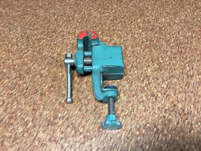 JEWELERS VISE NO MAKERS MARK. WORKS GREAT AND GREAT CONDITION