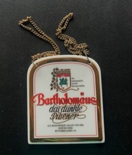 Zapfhahnschild "Bartholom&auml;us Pilsener", mit Kette.