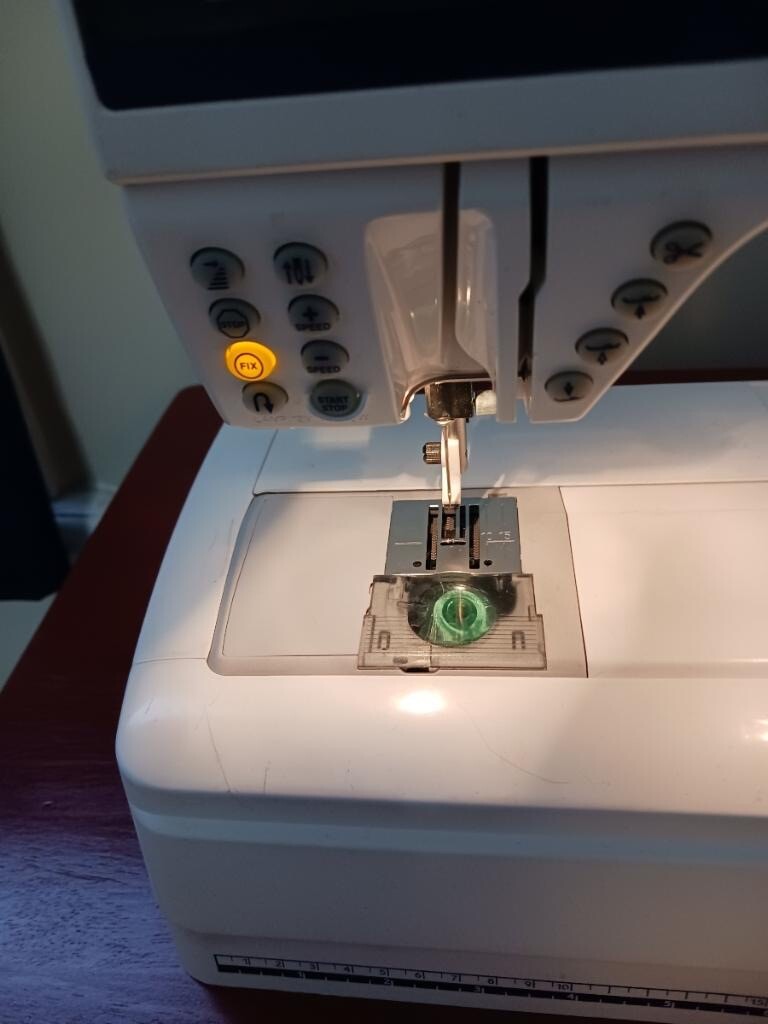 HUSQVARNA VIKING DESIGNER 1 SEWING EMBROIDERY MACHINE & FOOT PEDAL