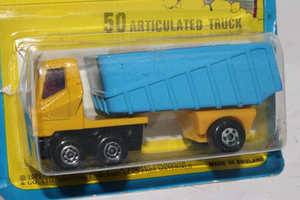 MATCHBOX SUPERFAST #50 ARTICULATED TRACTOR TRAILER DUMP TRUCK, NEW IN PACK - Image 2 of 4