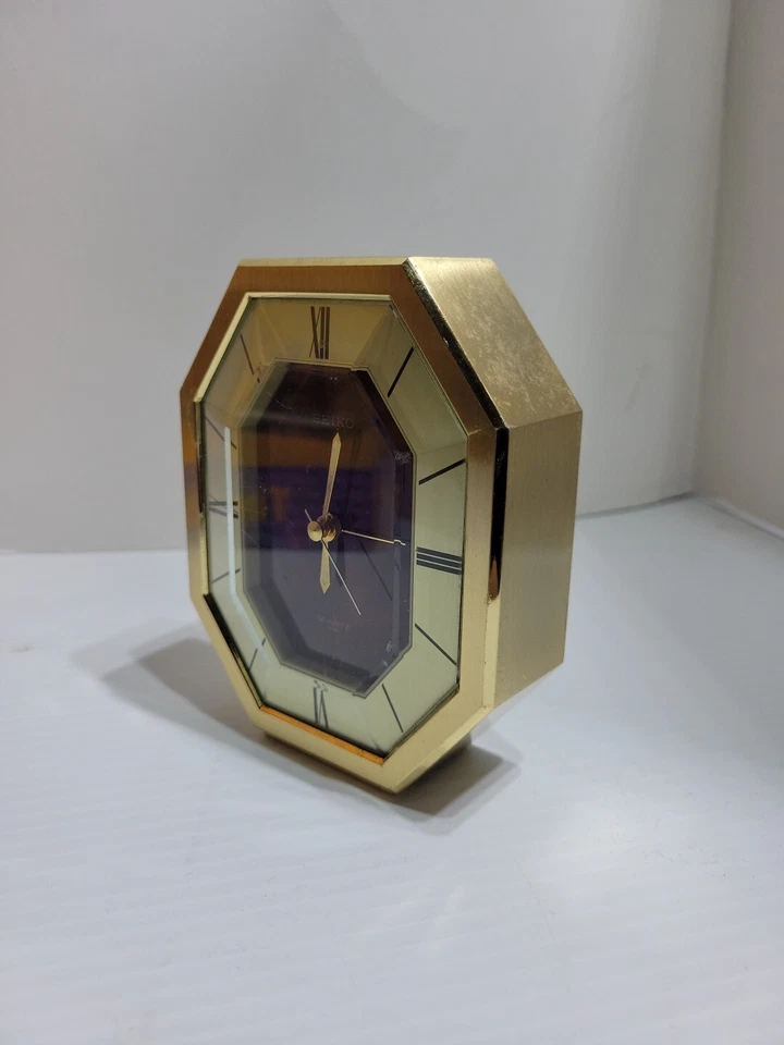 Seiko Quartz desk or table Alarm Clock, dark red face, hexagonal dial, QEJ196R - Image 3 of 4