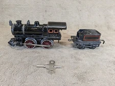 Bing 1012 0-4-0 Clockwork Steam Locomotive and Coal Tender With Key