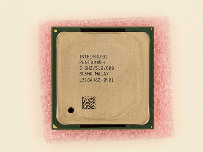 Intel Pentium 4 3GHz (RK80532PG080512) Processor Socket 478 chip, 3 GHz