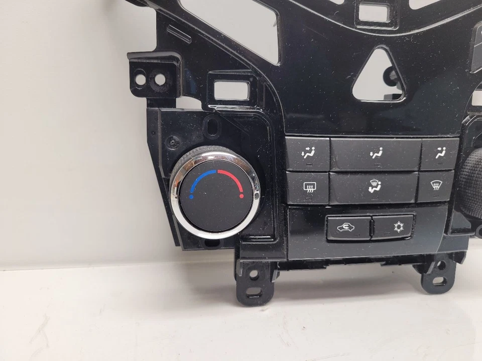 2011-12 Chevrolet Cruze Temperature Control W/O Heat Seats - Manual Temp Control - Image 2 of 4