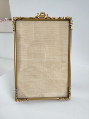 Antiker französischer vergoldeter Ormolu Fotorahmen Samt Rückseite passt 4,75'' x 7'' Foto