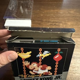 Donkey Kong Jr. (Nintendo NES, 1986) Complete CIB - 5 Screw Hangtab - Authentic