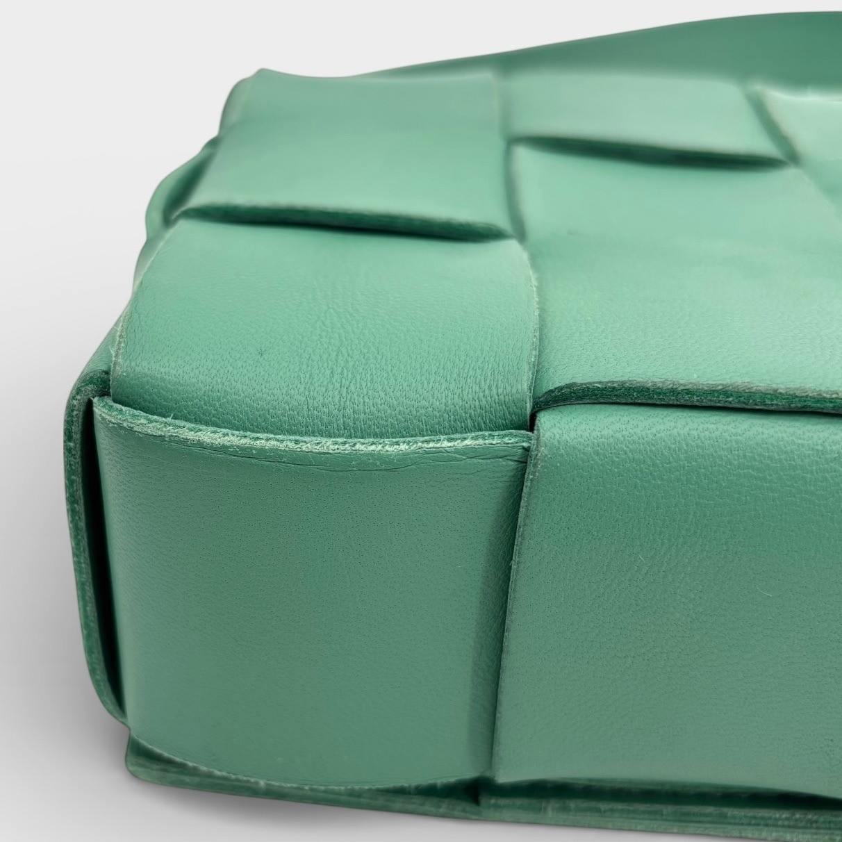 NEW Bottega Veneta Cassette Bag in Mermaid/Gold Leather Crossbody thumbnail 14