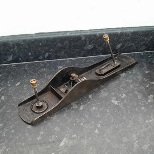VINTAGE BASE AND BITS FROM ORIGINAL STANLEY BAILEY PLANE NUMBER 5