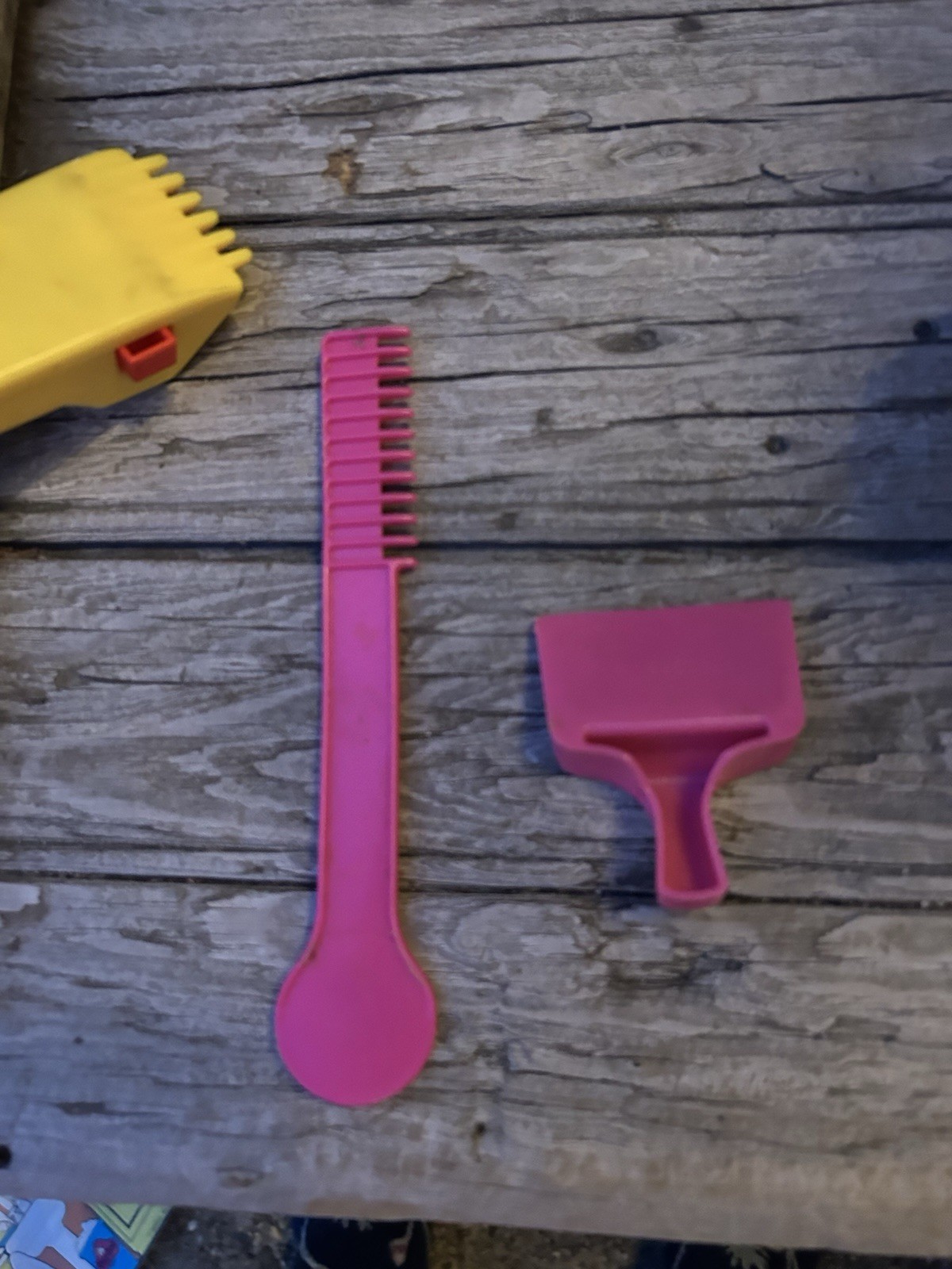 Play Doh Fuzzy Pumper Barber Accessories Clippers Chair Comb Hair 1977