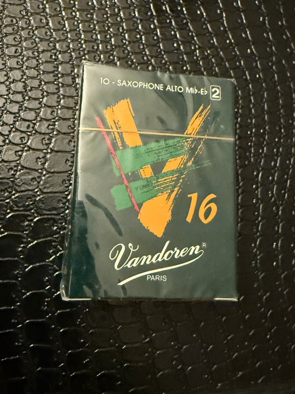 Vandoren V16 Alto Saxophone Reeds - Strength - 2 - Box Of 10 (New)
