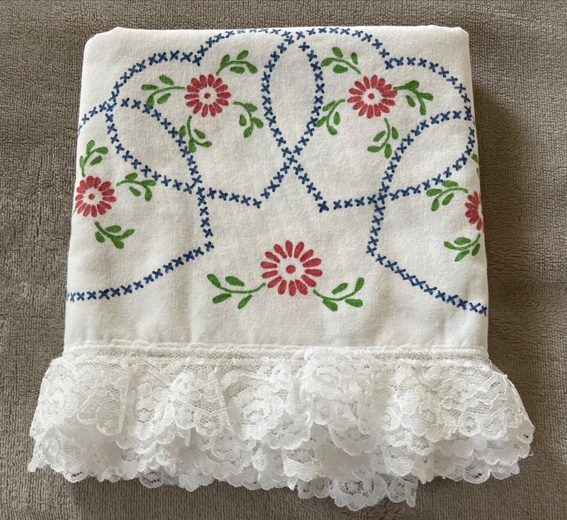 Pillowcases Stamped Embroidery Pattern Hearts & Flowers Set of 2 Lace Edged Flaw