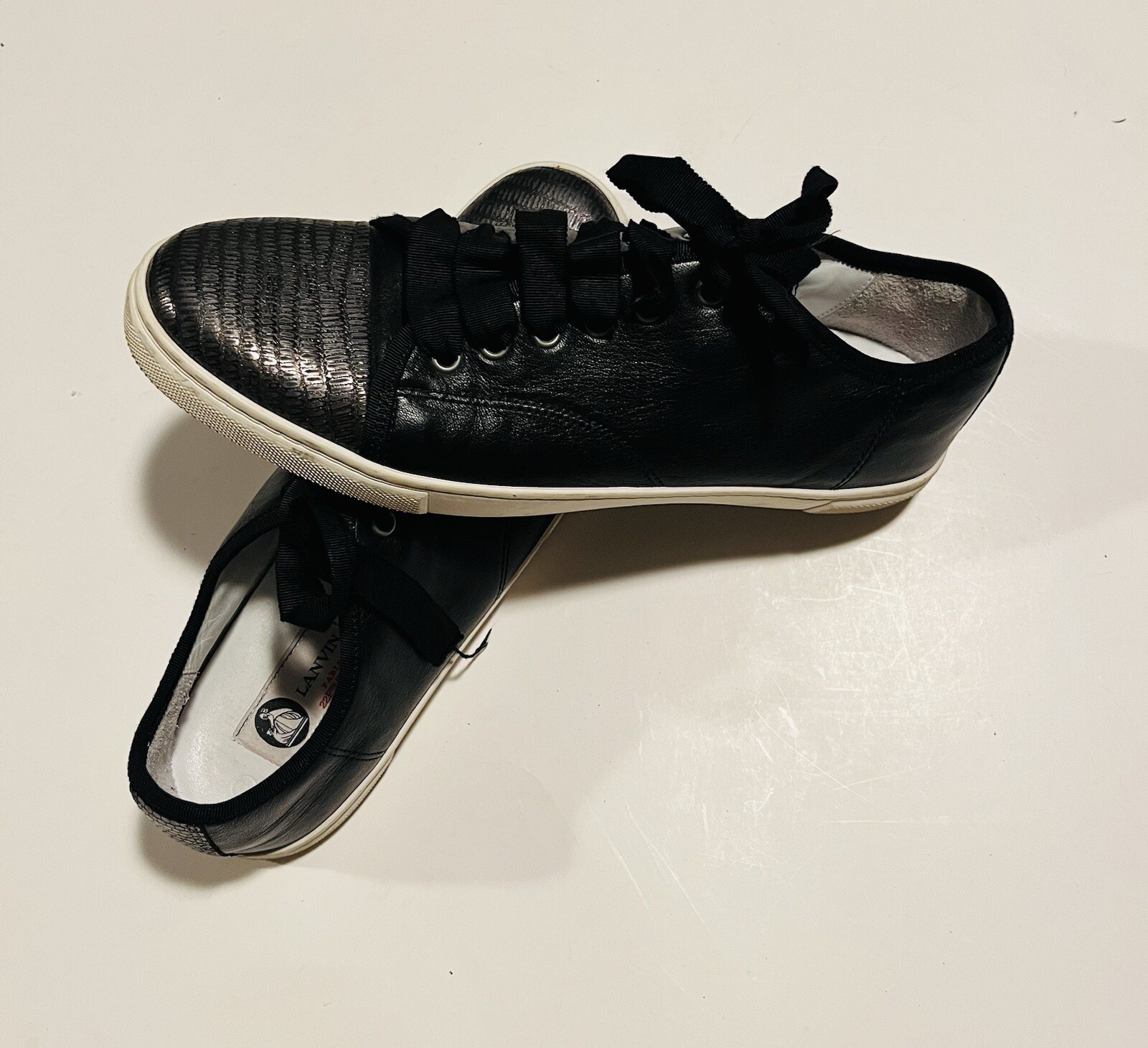 Foto 1 di 8