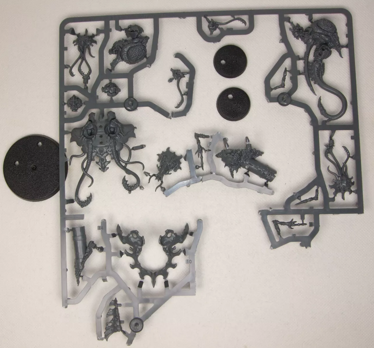 NEUROTYRANT AND 2X NEUROLOIDS Tyranids NEW ON SPRUE Warhammer 40k