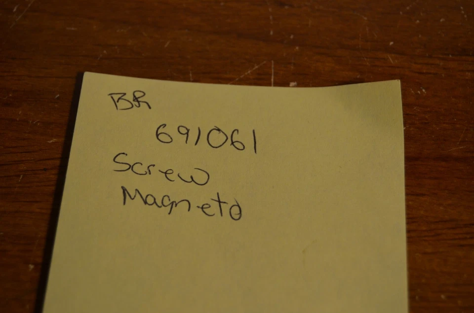 Pernos de bobina de encendido Briggs & Stratton 691061 paquete de 2 Foto 2 de 2