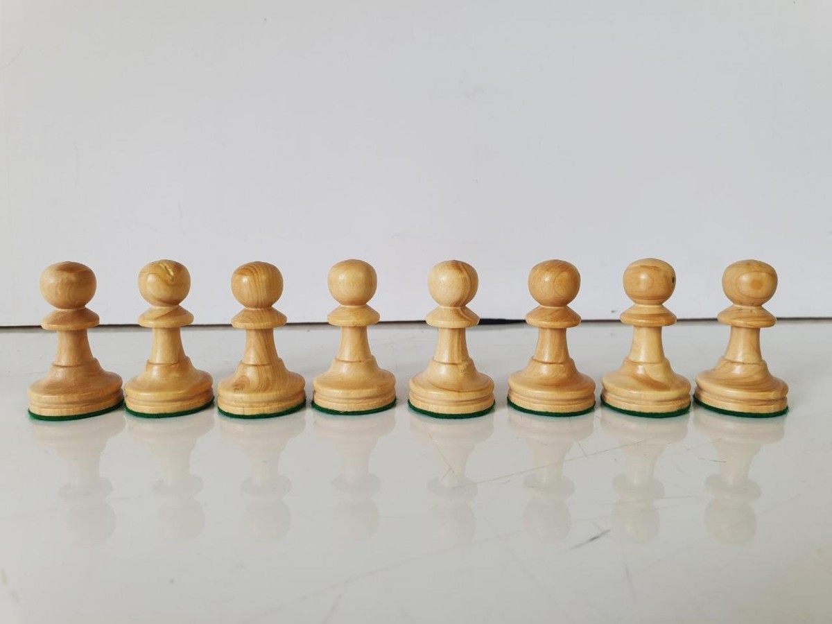 Jeu d'échec en buis tourné