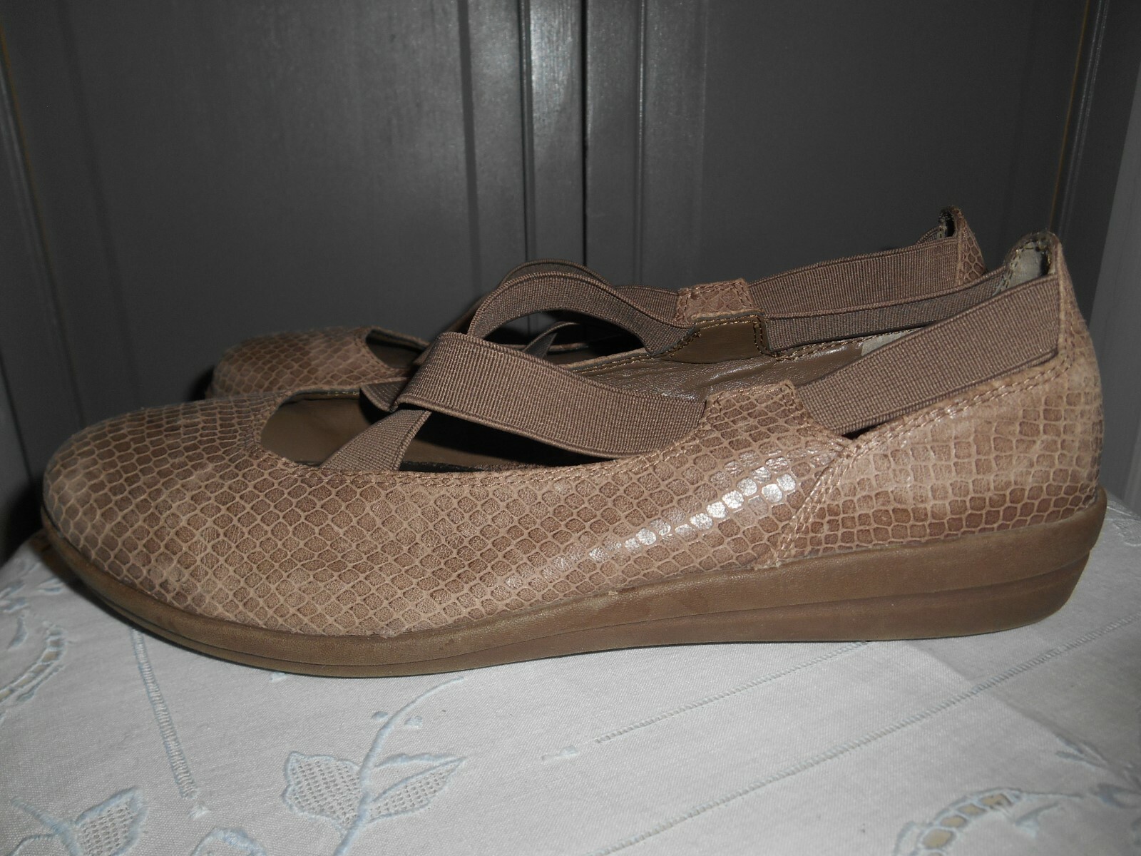 easy spirit slip resistant shoes