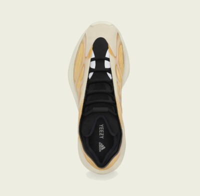 Yeezy 700 v3 Safflower size BNWB Fits a
