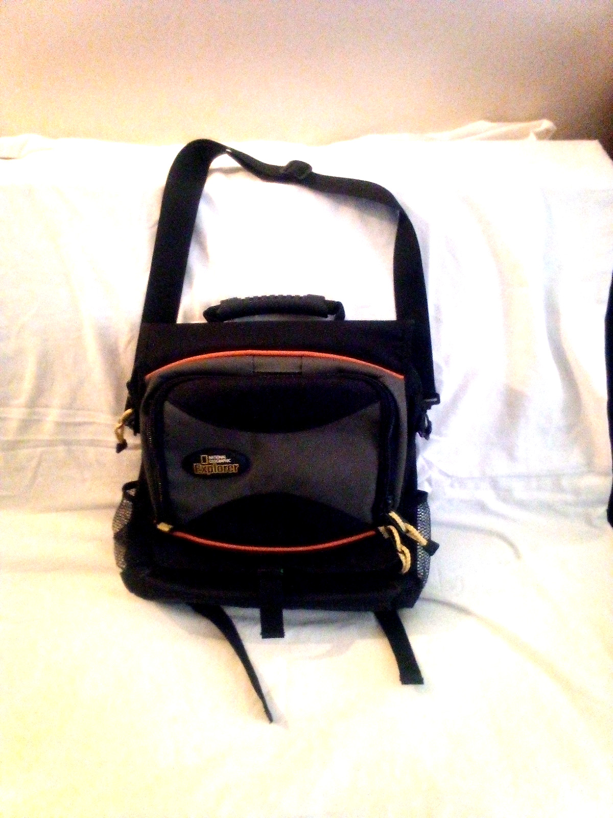 VTG National Geographic Explorer travel messenger bag/Backpack/Shoulder Strap.