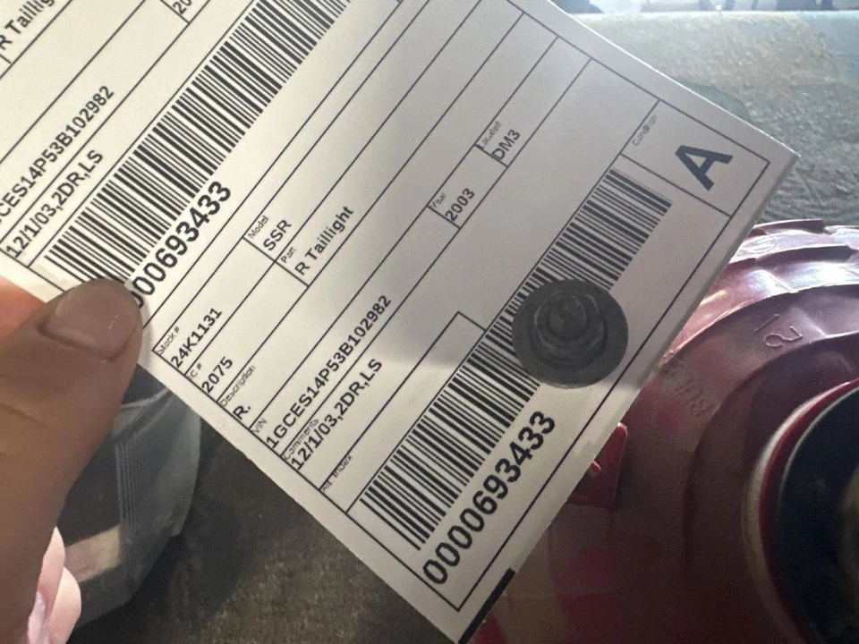 Passenger Right Tail Light Fits 03-06 SSR 1989951 - Изображение 3 из 3