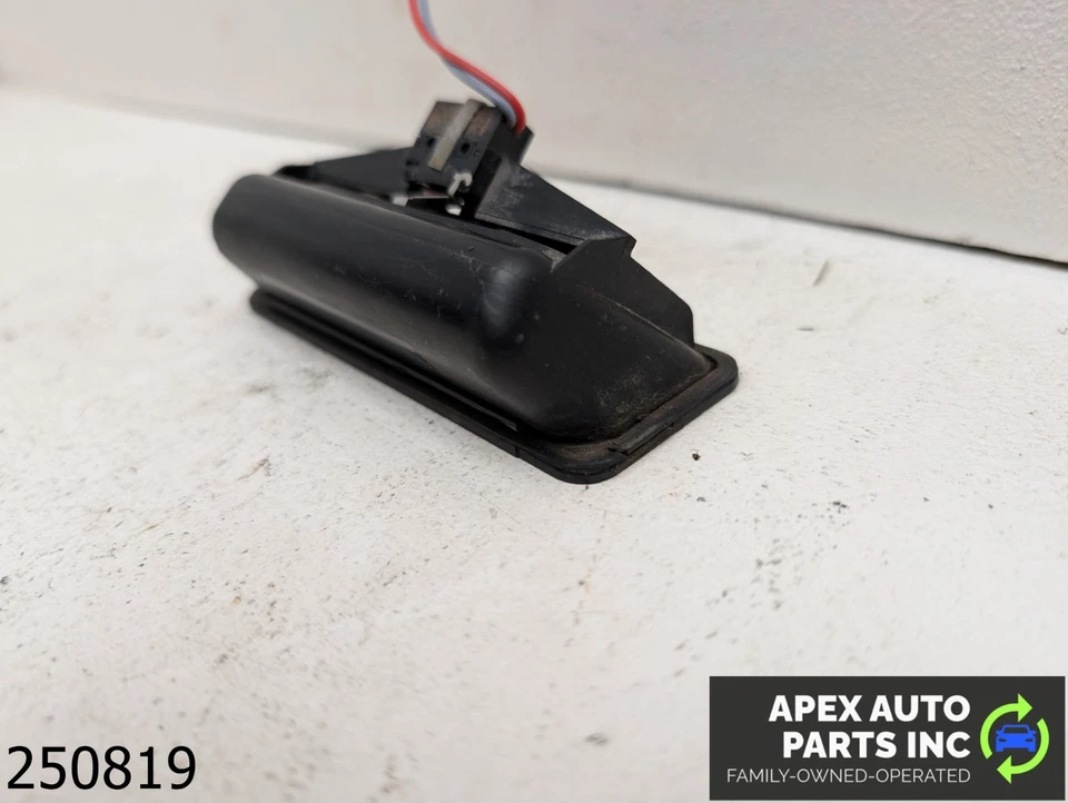 OEM 2002-2003 BMW 530i 3.0L REAR TRUNK LID LOCK RELEASE BUTTON Foto 3 de 4