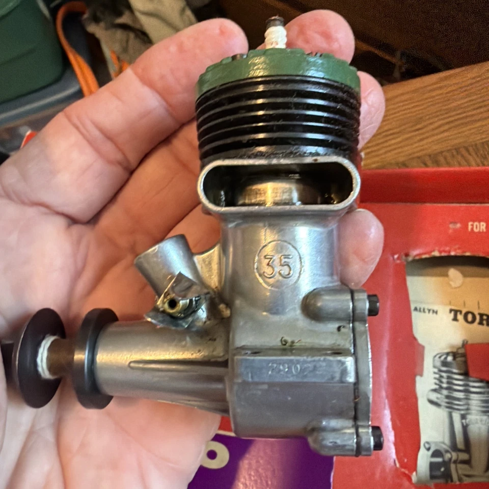 K&B Allyn Torpedo Fury .35 Model Airplane Engine , Contents Look New - Image 3 of 4