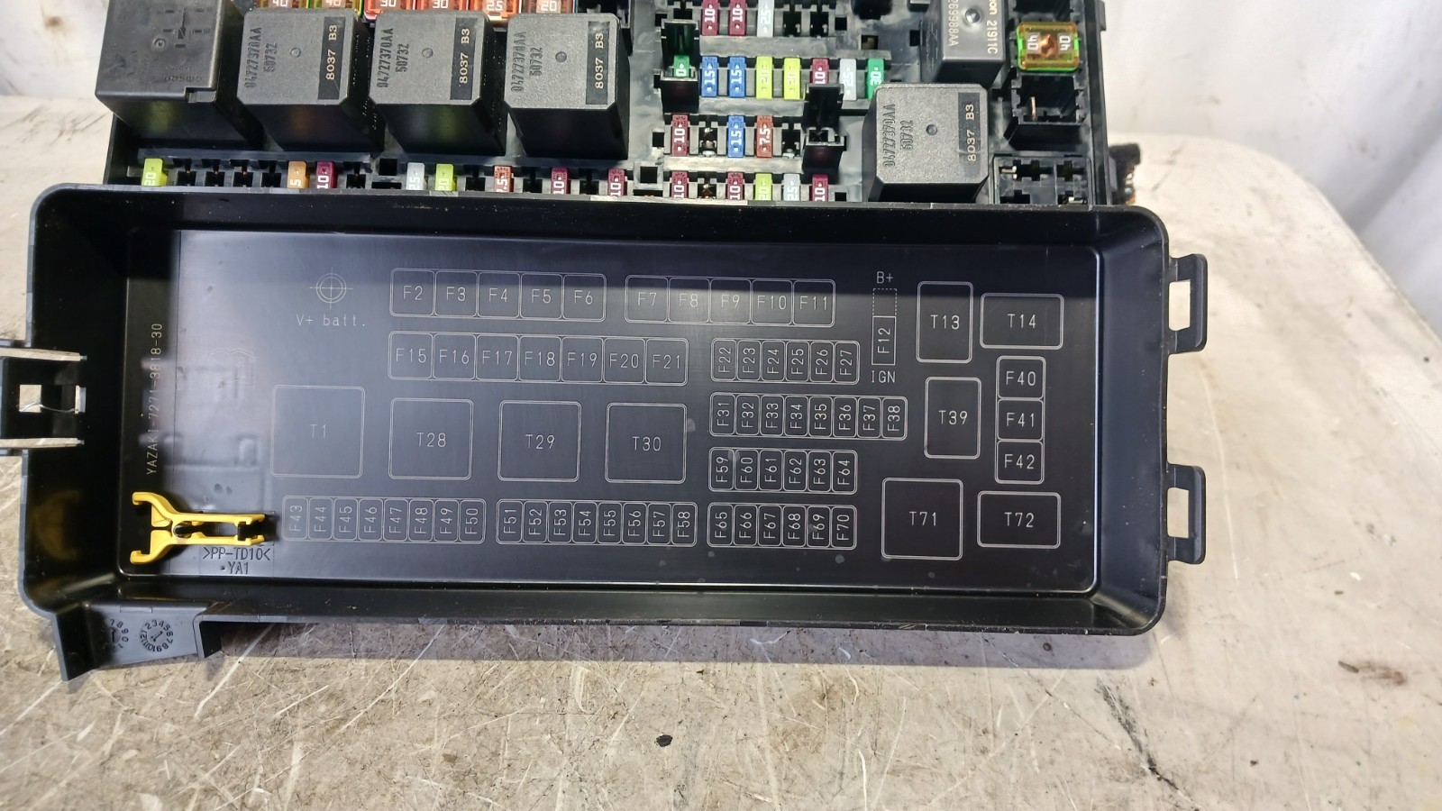 Maserati Levante 2017-2020 Fuse box P/N 670104309