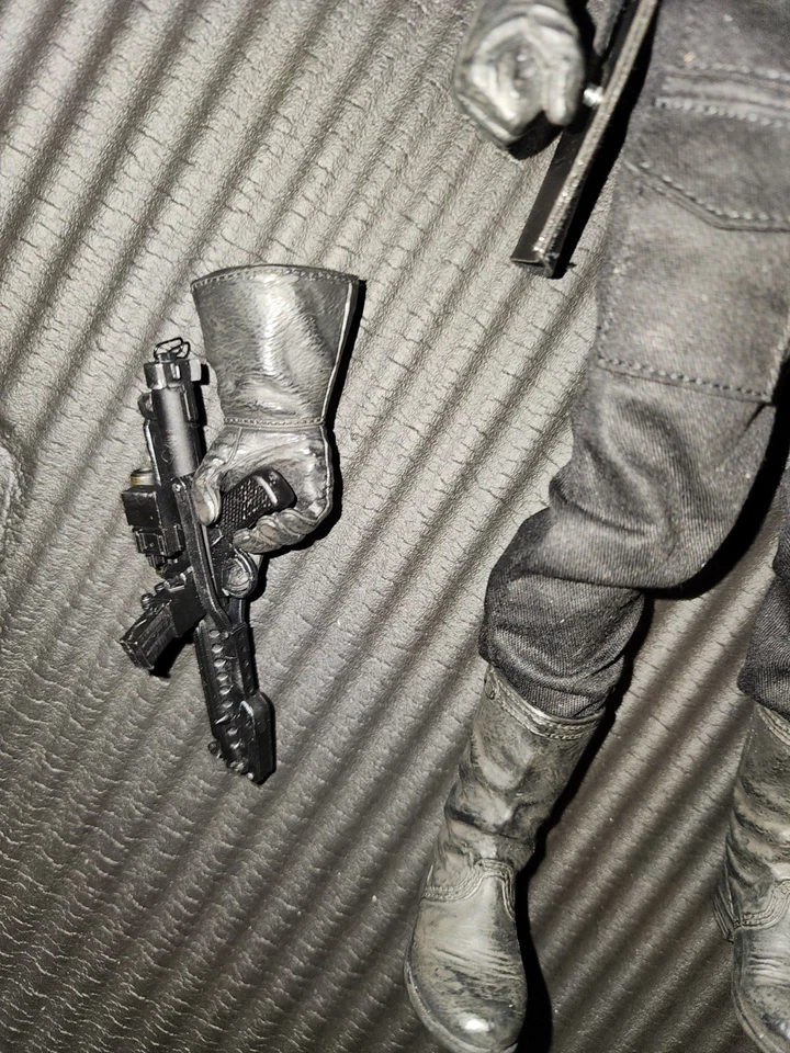 Figura de piloto de combate TIE de 12 pulgadas Star Wars Sideshow Collectibles, suelta Foto 3 de 3