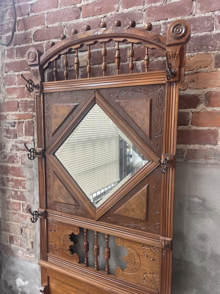 Antiguo árbol de salón de movimiento estético victoriano de nogal Foto 3 de 4