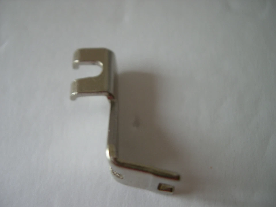 Pé de botão Singer haste inclinada 161168 Grã-Bretanha - Imagem 3 de 4