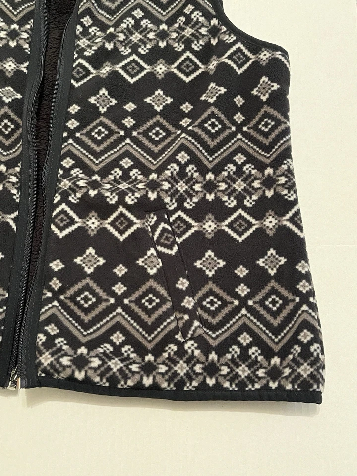 Chaleco polar para mujer Croft & Barrow negro con formas de diamante cremallera frontal mediano Foto 3 de 4