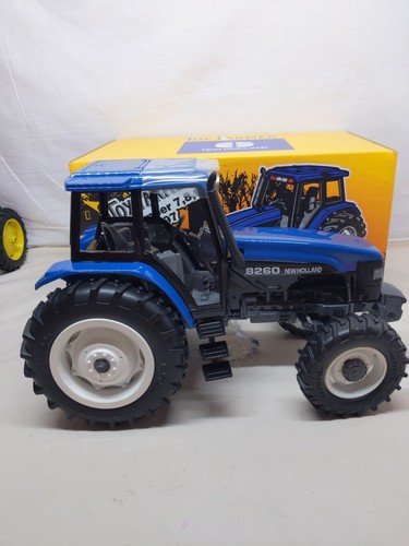 1/16 Ertl Farm Toy New Holland 8260 1997 Toy Farmer - Picture 4 of 5