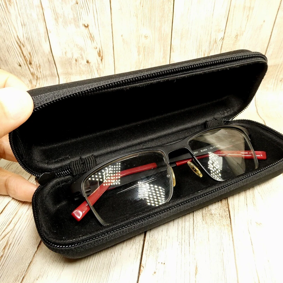 MARCOS Y ESTUCHE Converse de metal mate negro rojo - Q051 negro 55-17-145 Foto 2 de 4