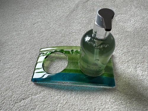 Molton Brown Glas Elementarbogen Halter + Maulbeere & Thymian 300ml Handseife verpackt - Bild 2 von 15