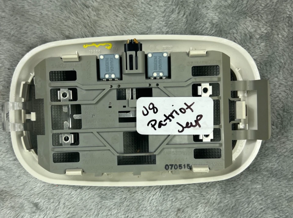 Chrysler Jeep Dodge Patriot 2007-2024 cúpula delantera techo mapa luz OEM Foto 2 de 4