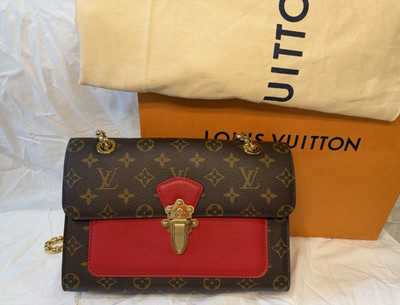 Louis Vuitton Victoire Schultertasche Monogram Canvas Leder Rot 