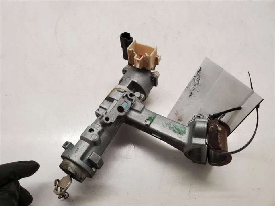 Цилиндр замка зажигания 1996-2002 Toyota 4runner с оригинальным ключом в сборе - Изображение 3 из 4