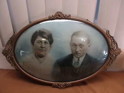 ANTIQUE PHOTOGRAPH And Oval Frame With Convex Glass 16 12 x 23