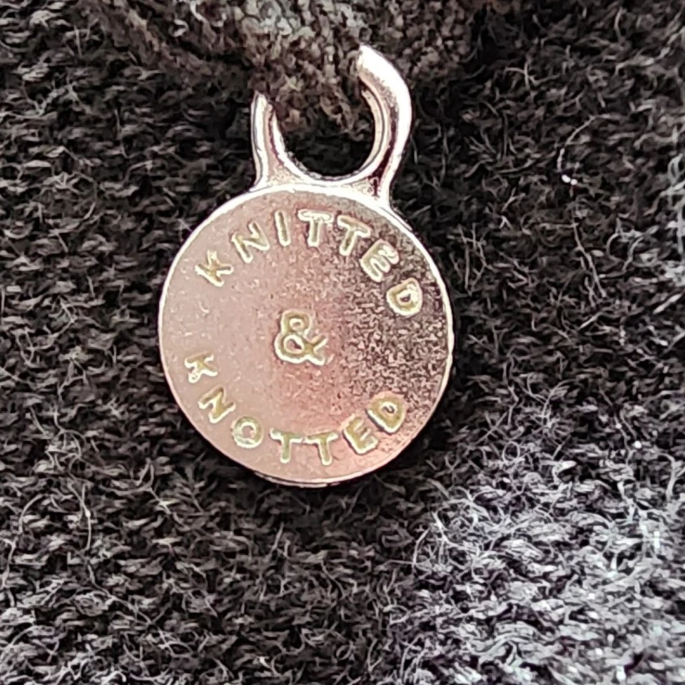 Cardigã feminino de malha e nós cinza suéter com detalhe de renda Pom Poms tamanho P - Imagem 4 de 4