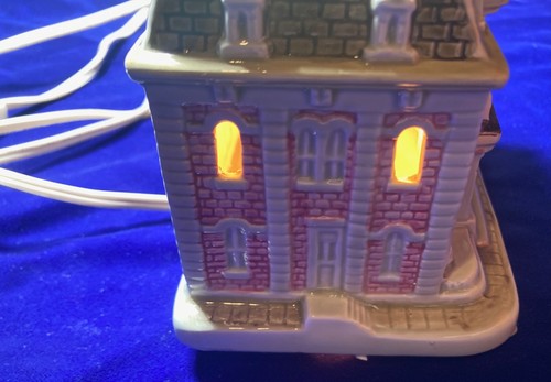 Disney 1998 Sears Ceramic Magic KINGDOM MAIN STREET CITY HALL 11-30702 - Picture 10 of 10