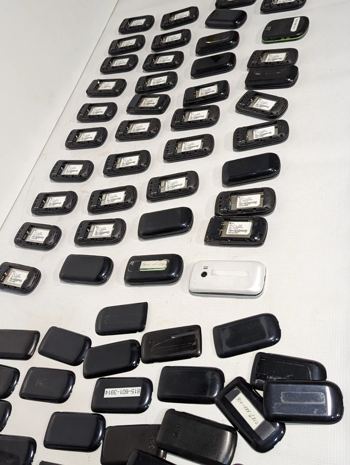 Lote de 40 teléfonos plegables surtidos como en la foto, en su mayoría LG UN170 Foto 3 de 4